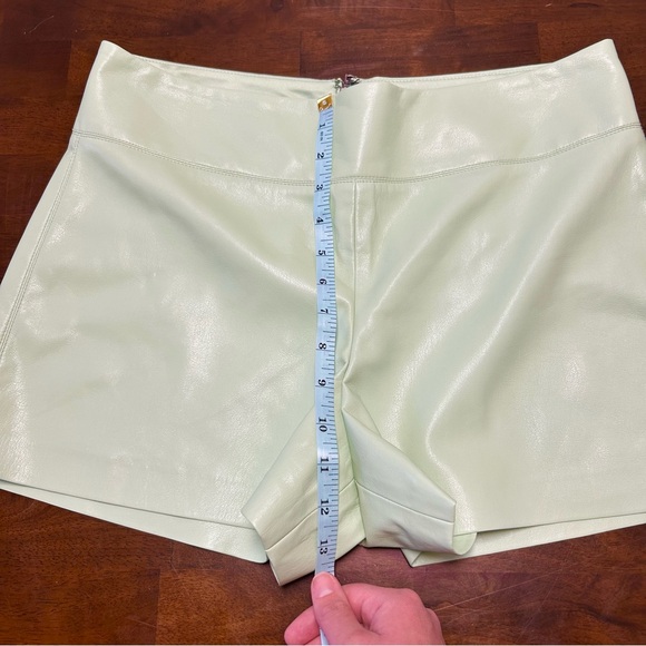 Alice + Olivia Faux Leather Green High-Waisted Shorts Size 10 - Picture 12 of 14
